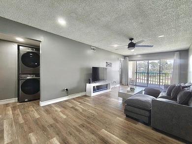 **Beautiful 2BR/2BA Condo for Sale **Live every day like you're - photo 4