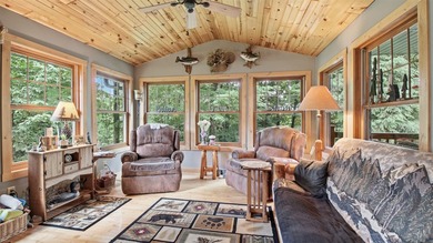 Impeccably cared for and exceptionally well-built, this - photo 14