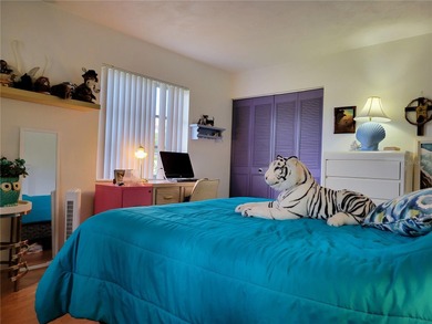 Under contract-accepting backup offers. Wow! Major price - photo 17