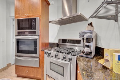 Welcome to this extraordinary, updated 3-bedroom, 3.5-bathroom - photo 7