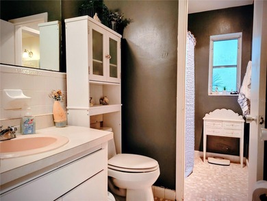 Under contract-accepting backup offers. Wow! Major price - photo 18
