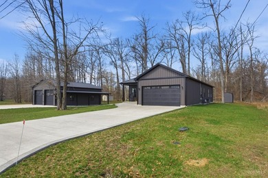 Set within the gated community of Lake Waynoka, this refined - photo 33