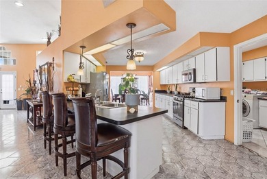 CUSTOM MULTI-GENERATIONAL POOL ESTATE ON OVER 1 ACRE

Rarely - photo 2