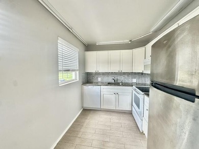 Bright and light 2nd-floor, 2 bedroom, 1.5 bathrooms, corner - photo 3