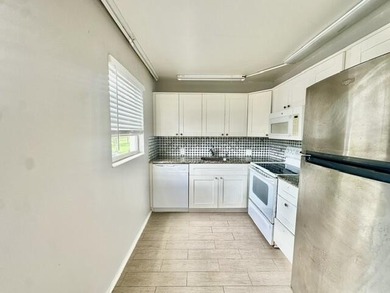 Bright and light 2nd-floor, 2 bedroom, 1.5 bathrooms, corner - photo 4