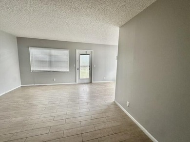 Bright and light 2nd-floor, 2 bedroom, 1.5 bathrooms, corner - photo 6