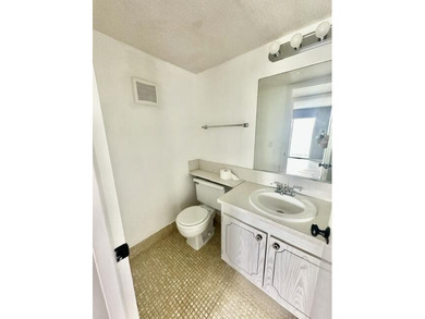 Bright and light 2nd-floor, 2 bedroom, 1.5 bathrooms, corner - photo 10