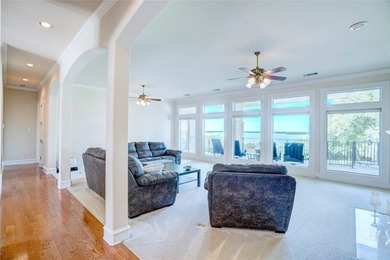 Experience extraordinary lakefront living in this stunning - photo 11
