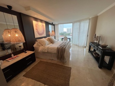Beautiful condo in the heart of Sunny Isles located in the