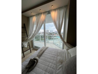 Beautiful condo in the heart of Sunny Isles located in the