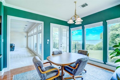 Experience extraordinary lakefront living in this stunning - photo 16