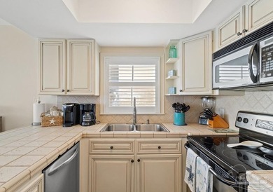 Welcome to paradise at Lei Lani Condominiums! This stunning - photo 16