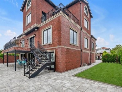 A rare opportunity to own a masterfully built custom residence - photo 21
