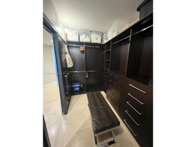 Beautiful condo in the heart of Sunny Isles located in the
