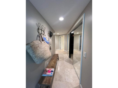 Beautiful condo in the heart of Sunny Isles located in the
