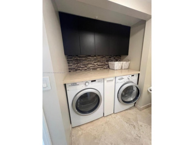 Beautiful condo in the heart of Sunny Isles located in the