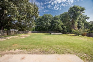 21 Avery Drive welcomes you home! This move-in ready home offers - photo 38