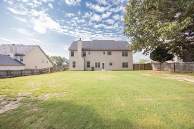 21 Avery Drive welcomes you home! This move-in ready home offers - photo 42