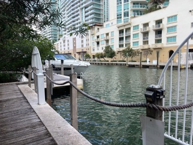 Beautiful condo in the heart of Sunny Isles located in the