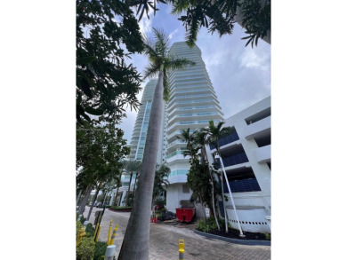Beautiful condo in the heart of Sunny Isles located in the
