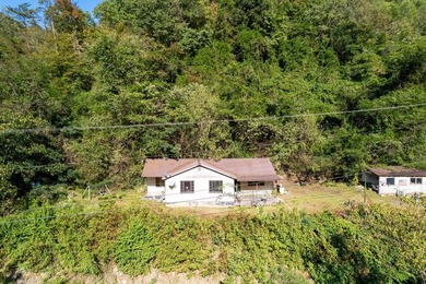 Fishtrap Lake Home For Sale in Shelbiana Kentucky