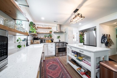 *** EXTERIOR JUST PAINTED, QUARTZ COUNTERTOPS ADDED TO - photo 3