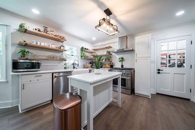 *** EXTERIOR JUST PAINTED, QUARTZ COUNTERTOPS ADDED TO - photo 5