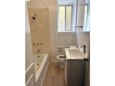 Beautifully maintained duplex located in one of the most - photo 10