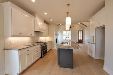 NEW CONSTRUCTION! Breathtaking new property with lake views and - photo 7