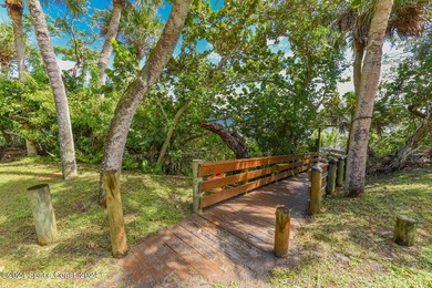 :3 +- Acre Riverfront Estate Home w/ Att 2 car garage plus a - photo 8