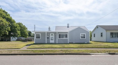 ALL LOANS ACCEPTED!! Step inside this quaint and charming - photo 1