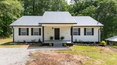 This beautiful home offers the perfect blend of space, comfort - photo 4