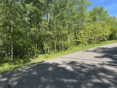 Premium wooded lot at the prestigious Izatys Golf & Yacht Club - photo 2