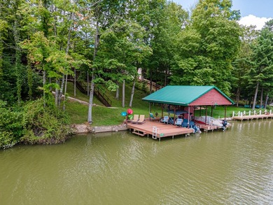 This visually stunning, premier lakefront log home on a - photo 15