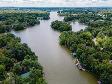 This visually stunning, premier lakefront log home on a - photo 18