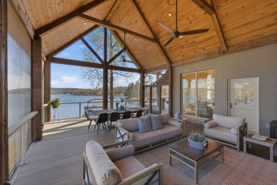 Smith Lake (Bluewater Pointe) An extensively renovated and - photo 8