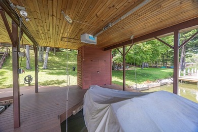 This visually stunning, premier lakefront log home on a - photo 21