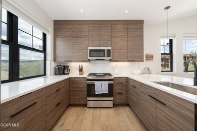 Experience mountain living at its finest in this like-new - photo 5