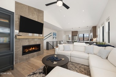 Experience mountain living at its finest in this like-new - photo 8