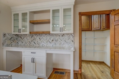 Deeded Move-In Ready Jackson Lake Home in a Deep-Water Cove - photo 33