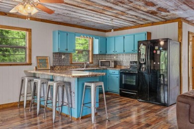Charming 1 bed/1 bath updated cottage on Smith Lake, move-in - photo 7