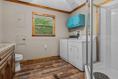 Charming 1 bed/1 bath updated cottage on Smith Lake, move-in - photo 9