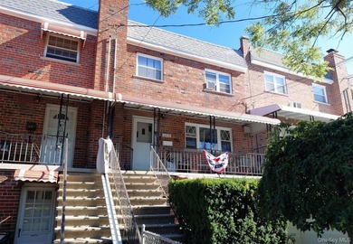 This Colonial Style Home Features 3 Bedrooms, 1.5 Baths, Formal - photo 2