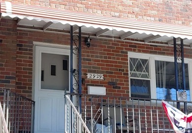 This Colonial Style Home Features 3 Bedrooms, 1.5 Baths, Formal - photo 4