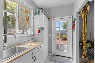 Rare opportunity outside the tsunami zone with panoramic views - photo 21