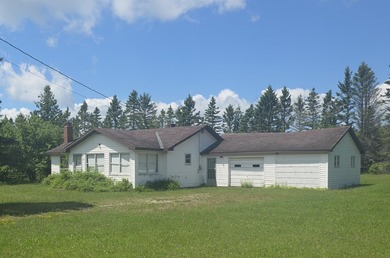 This adorable home is located on the 3rd fairway of the Les - photo 1