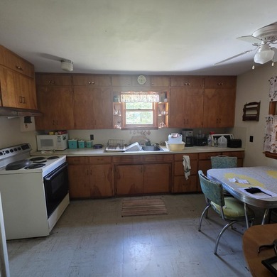 This adorable home is located on the 3rd fairway of the Les - photo 3