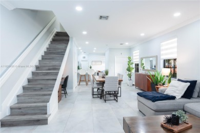 (private lake, pond, creek) Townhome/Townhouse Sale Pending in Weston Florida