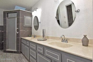 Spacious and inviting, this 4-bedroom, 3-bath home in the - photo 5