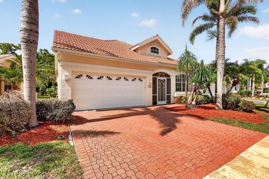 Pool home with a private courtyard design in the gated community - photo 2